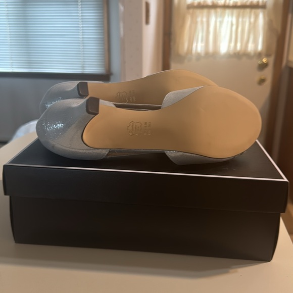 Nina Silver dress shoes with Rhinestones. Size 8 1/2 silver color - Picture 4 of 4